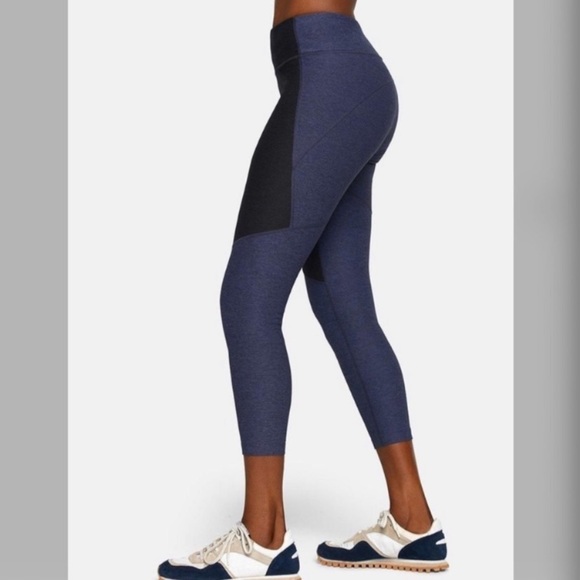 Outdoor Voices 3/4 Two-Tone Leggings - Picture 4 of 12